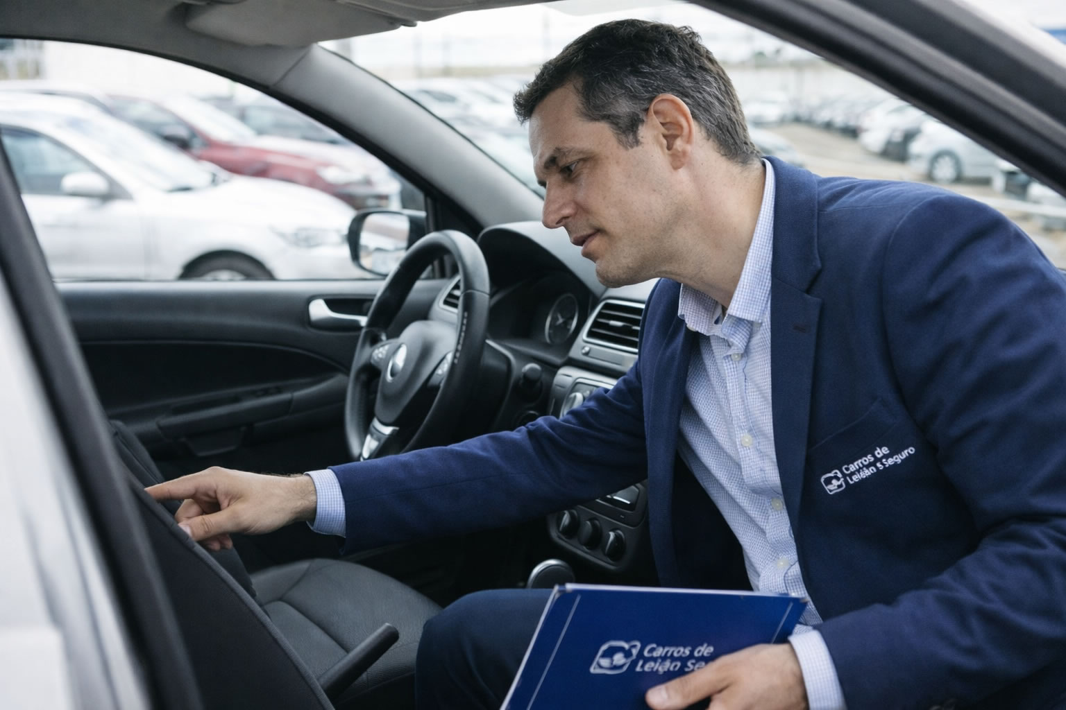 Inspeção do interior do carro